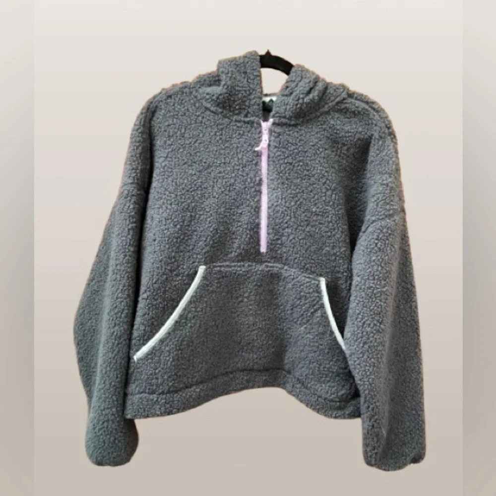 Wild Fable Women’s Sherpa Half Zip Cropped Hooded Sweatshirt - Picture 7 of 16